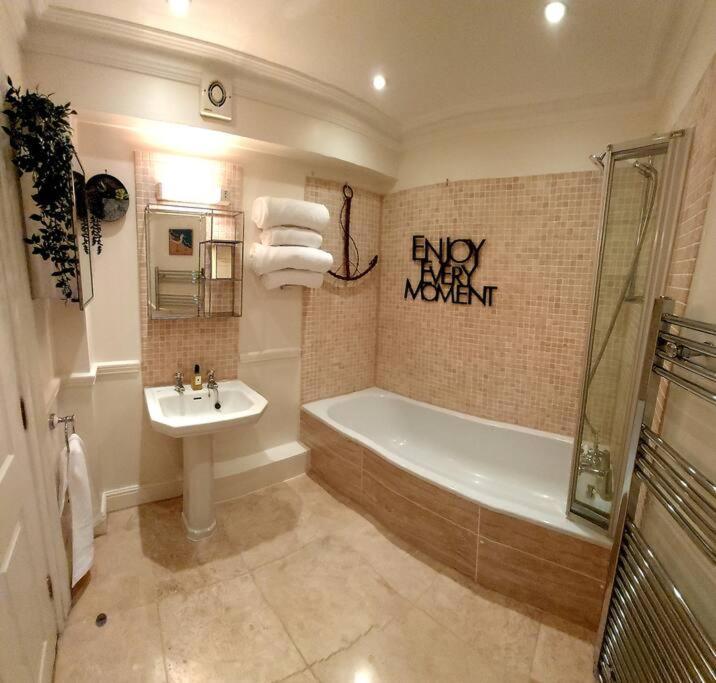 Beautifully Appointed, Period Seaside Apartment Folkestone Dış mekan fotoğraf